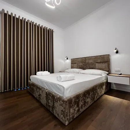 Niku Hotel *